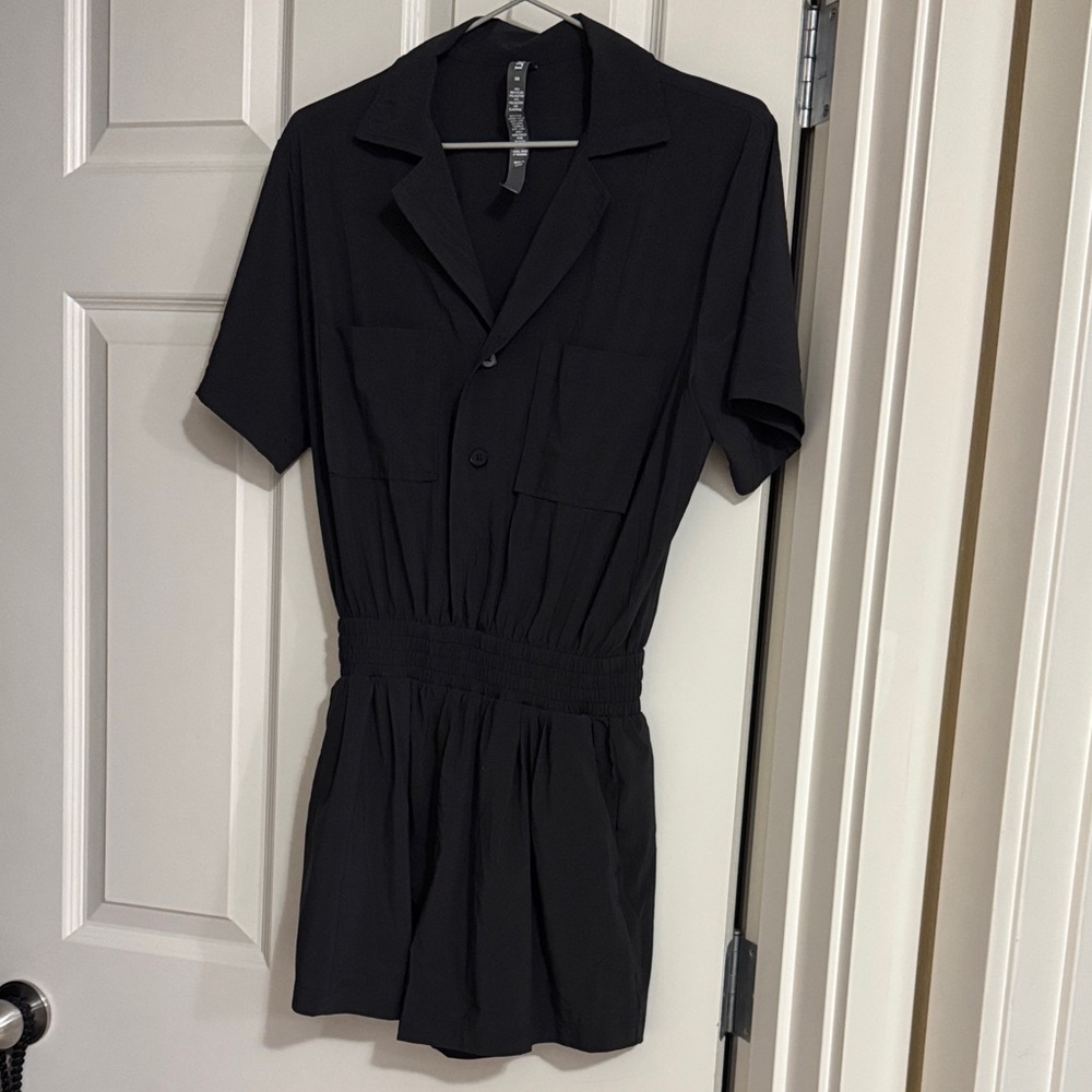 Vuori villa Black Short-Sleeve Romper